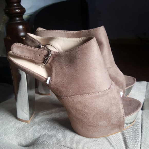 Shoes - Picture 4 of 5